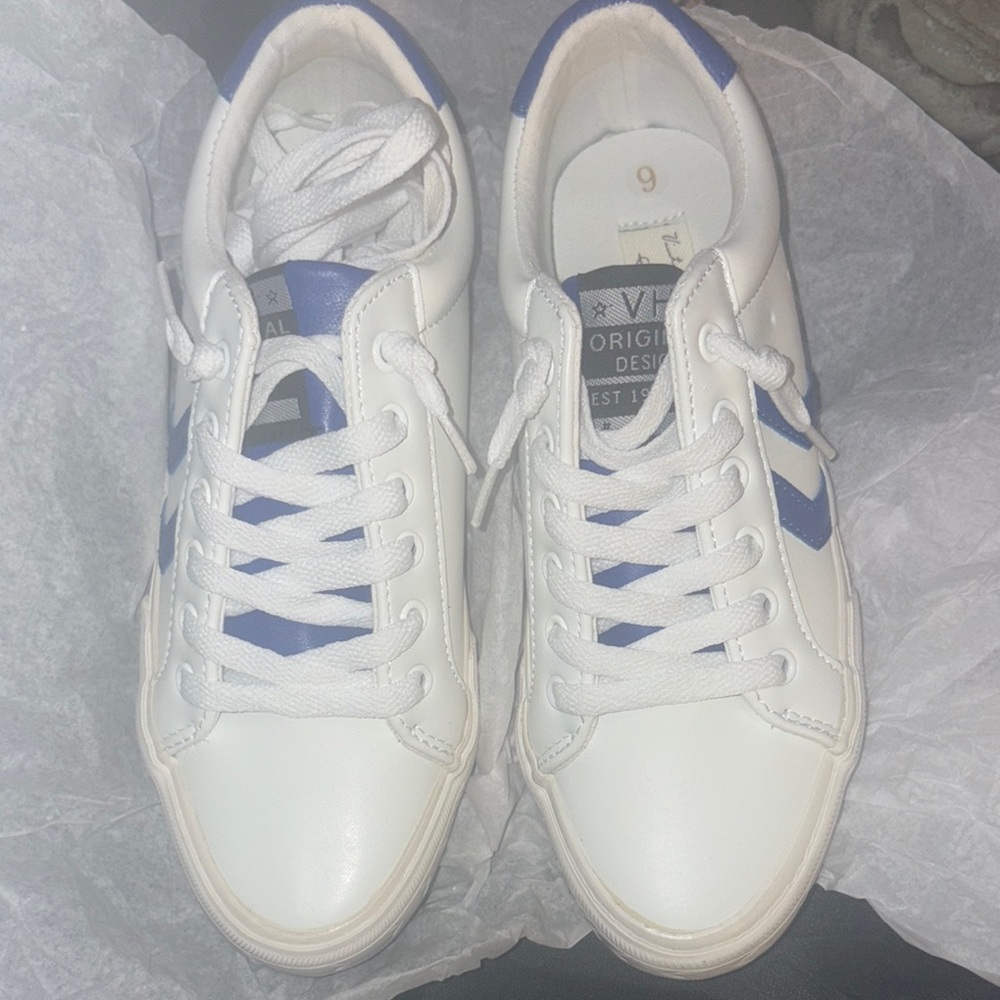 Vintage Havana size 6 White and Blue Low-Top Sneakers with Perforated DesignNew